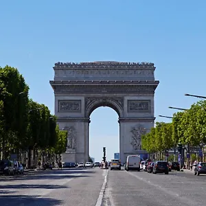 Studette Champs Elysees Paris